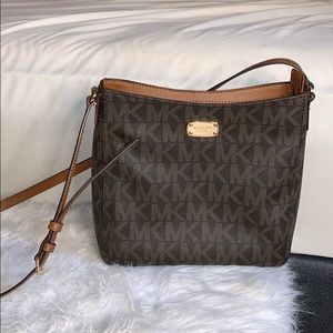 MICHAEL KORS CROOS BODY BAG 👜